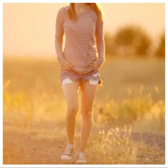 Hollister cutoff shorts - Picture 4 of 10